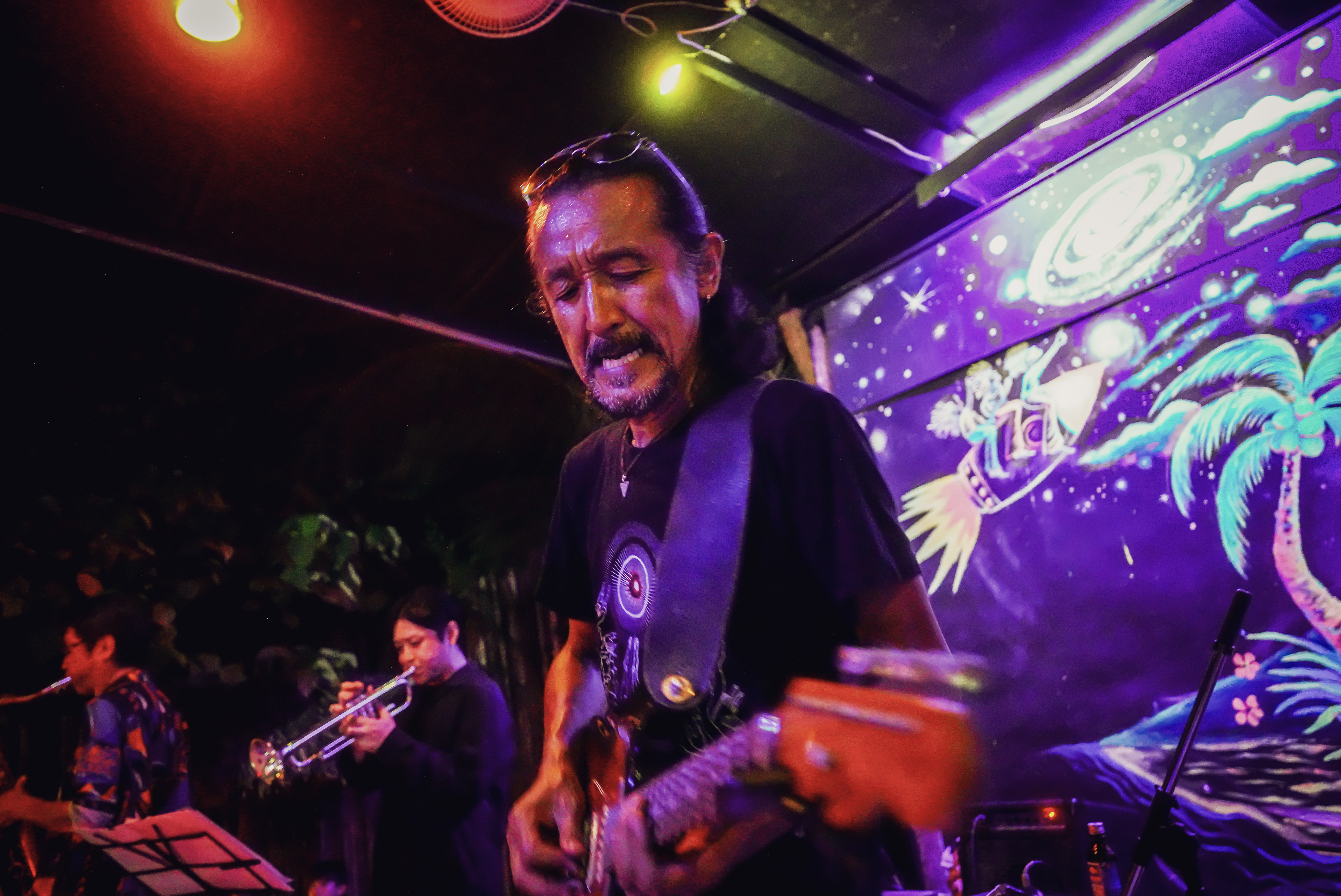 Guitarist playing live at Rasta Home Koh Phangan